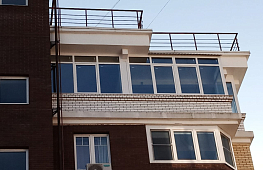 Балконы с нестандартными задачами для нас являются повседневными задачами.Балкон с множеством угловых соединений и утепленная крыша. tab